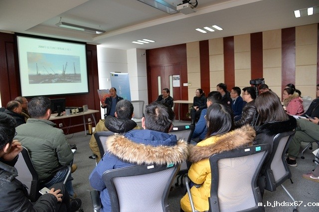 1、学院书记冯晨曦向学院青年老师详细介绍kaiyun体育注册登录入口登录改革开放40年间所取得的成绩以及显著的变化